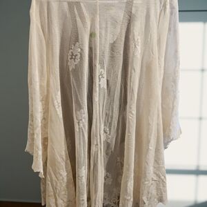 Francesa's Elegant Cream Lace Kimono/Cardigan Size M/L